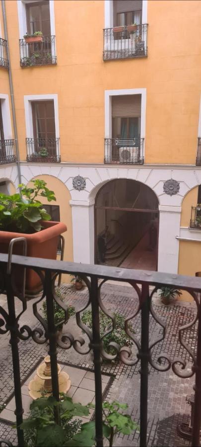 Hostal Andrea Sol Madrid Exteriör bild