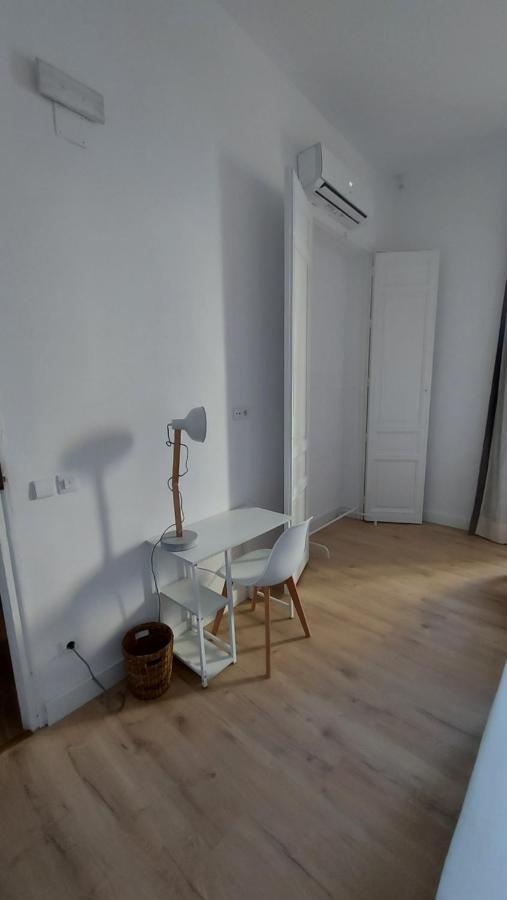 Hostal Andrea Sol Madrid Exteriör bild