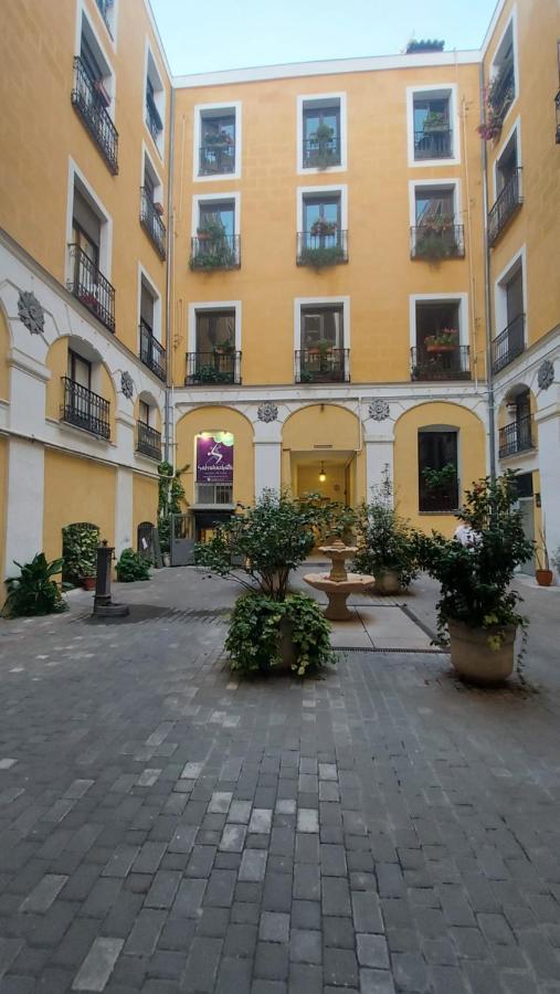 Hostal Andrea Sol Madrid Exteriör bild