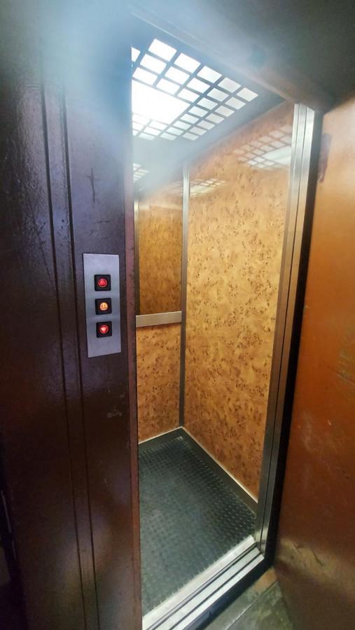 Hostal Andrea Sol Madrid Exteriör bild