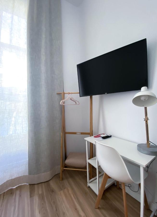 Hostal Andrea Sol Madrid Exteriör bild