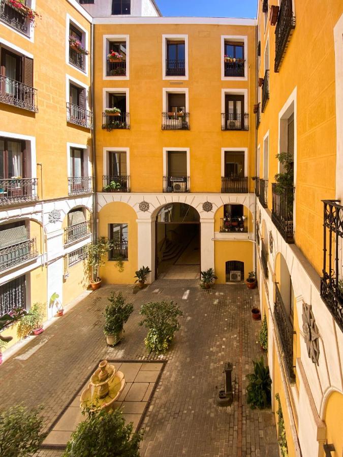 Hostal Andrea Sol Madrid Exteriör bild