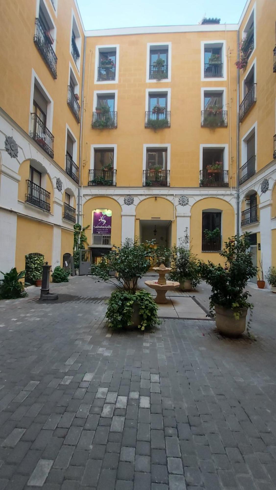 Hostal Andrea Sol Madrid Exteriör bild