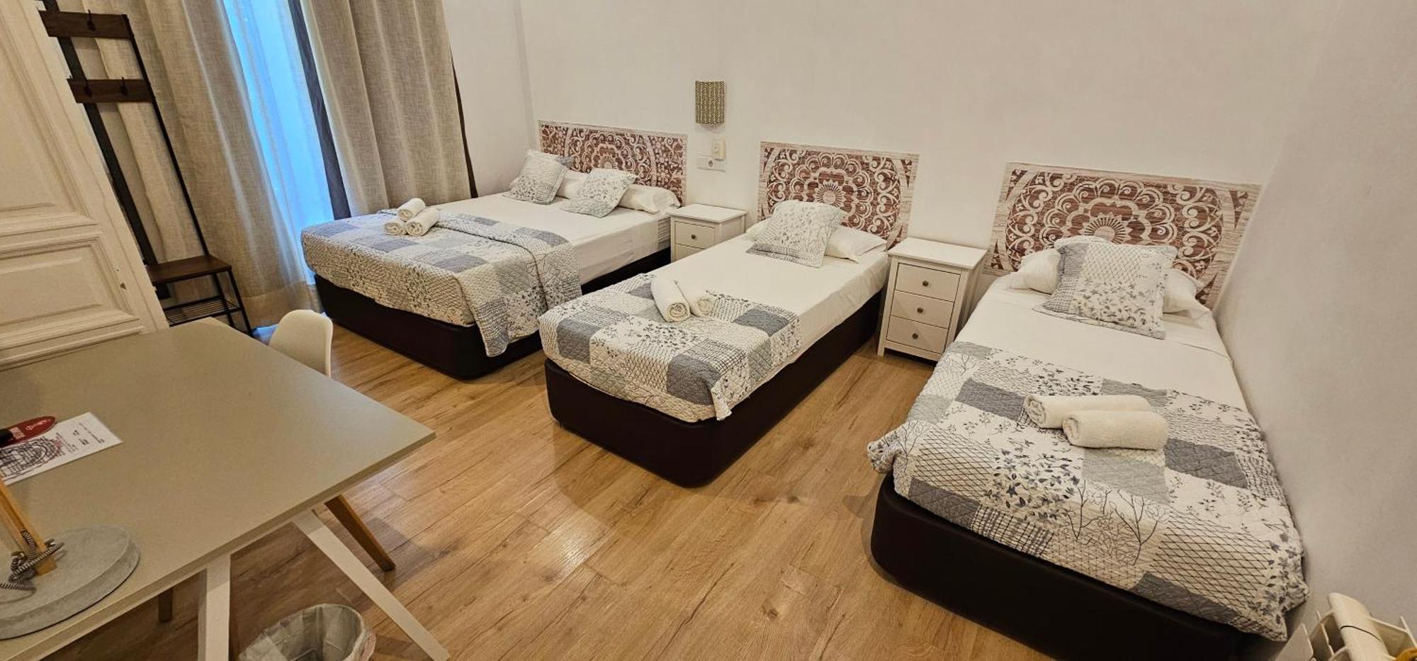 Hostal Andrea Sol Madrid Exteriör bild